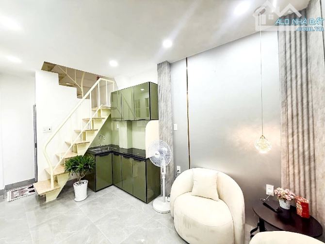 Nhà đẹp 2 lầu 1 sân thượng hẻm Nguyễn Văn Đậu, Bình Thạnh