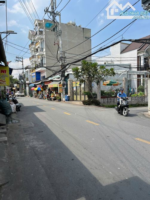 Nhà C4 đường Hiệp Thành 17,ngay bến xe buýt, DT 5.8x20m, giá chỉ 6.2 tỷ
