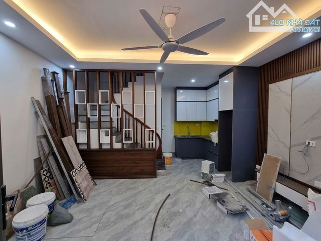 Bán nhà Tân Mai – Hoàng Mai, DT 30M x 5 tầng, Full nội thất, ngõ 3 gác, gần phố