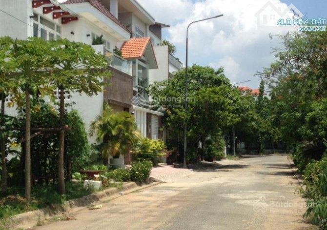 Đất trong KDC Phú Nhuận đường Lê Thị Riêng đối diện UBND Quận 12. DT 5x18m giá 5.6 tỷ