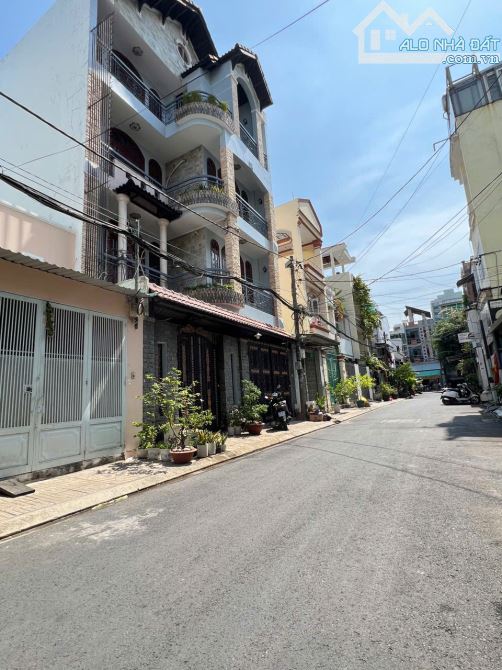 Bán biệt thự đường Nguyễn Hậu, 8mx15m, 3 lầu, giá 17.2 tỷ, P. Tân Thành, Q. Tân Phú