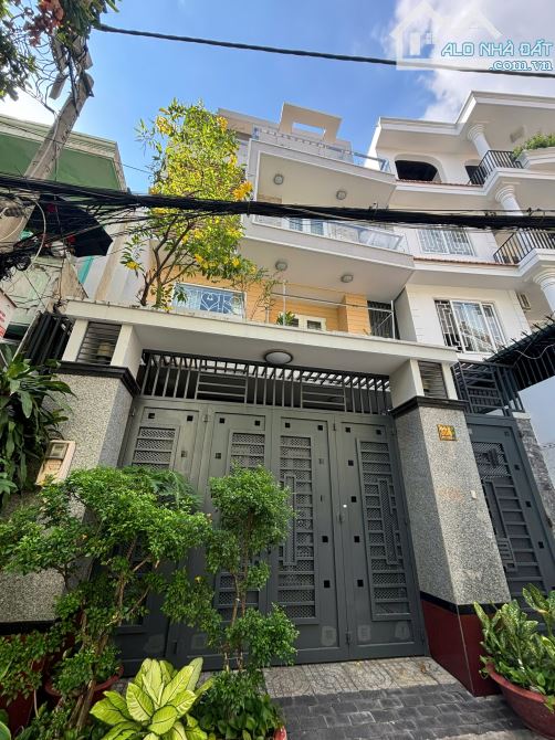 (Bán gấp ) biệt thự HXH Thích Quảng Đức p5 Phú nhuận. 6.7x20 nở hậu 9. CN 143m2. 24 tỷ TL