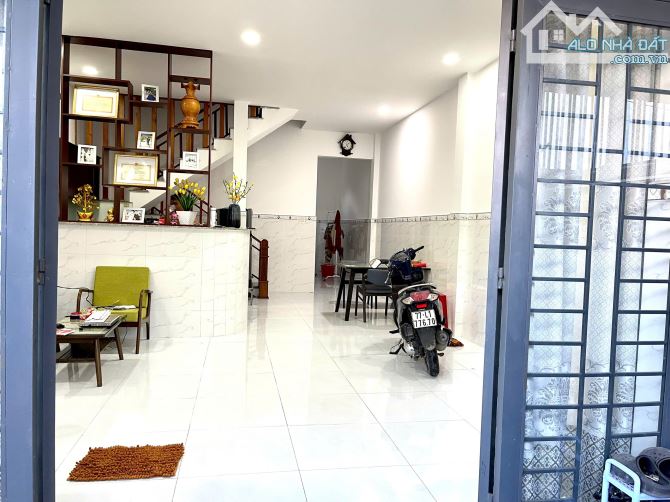 Nhà đẹp Vĩnh Trung, bán gấp  • Cần bán ngôi nhà tâm huyết gần Cầu Ông Bộ, Vĩnh Trung.