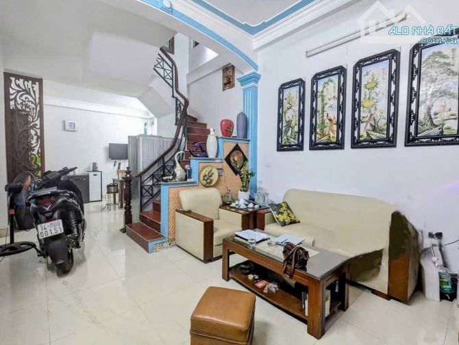 bán nhà Ngọc Thuỵ Long biên 38m 3t mt4m 6.7 tỷ gần ô tô ngõ nông gần ô tô