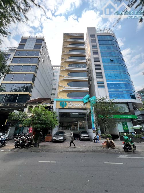 TÒA NHÀ GÓC 2MT NGUYỄN THỊ MINH KHAI - ĐỐI DIỆN THẢO CẦM VIÊN – TOÀ NHÀ 976M² – GIÁ 100 TỶ