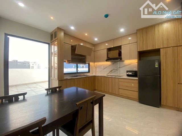 Bán CHDV full nội thất – Hẻm xe hơi Trần Bình Trọng, Bình Thạnh – 84m², 7 tầng, 14P, thu