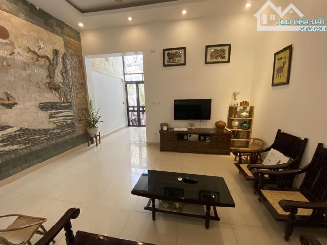 Nhanh khách ơi,8 tymặt phố 41m2 Văn Quán- Nguyễn khuyến , kinh doanh sầm uất, 2 ô tô trán