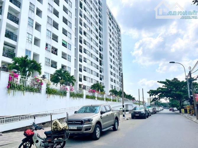 NHÀ 3 TẦNG - CĂN GÓC 3 MẶT HẺM XE HƠI 6M - ĐỐI DIỆN CHUNG CƯ 4S LINH ĐÔNG