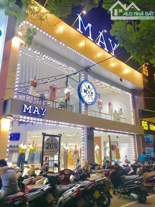 Cho Thuê Mặt Bằng Kinh Doanh Lô Góc Cầu Giấy – 3 Sàn – Mặt Tiền 20m – DT Sử Dụng 180m²