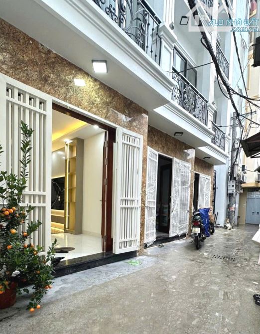 NGUYỄN CHÍNH - NHÀ MỚI - NGÕ THÔNG, LÔ GÓC, TRƯỚC NHÀ 3M - 20M RA ÔTÔ TRÁNH- 36M2 - 5TẦNG