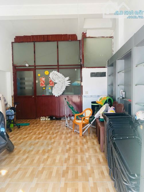Cho thuê nhà 1 trệt 2 lầu mặt tiền đường trần văn khéo