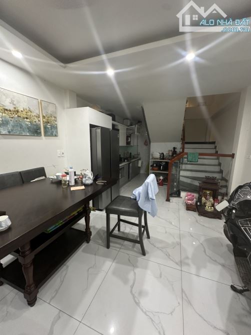 NHÀ ĐẸP KIM GIANG-PHÂN LÔ-FULL NỘI THẤT-Ô TÔ QUA NHÀ-36M2-6 TẦNG-10,5 TỶ