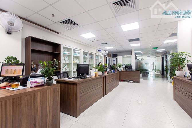 Sang nhượng Văn phòng Phố Huế- 270m2-95tr