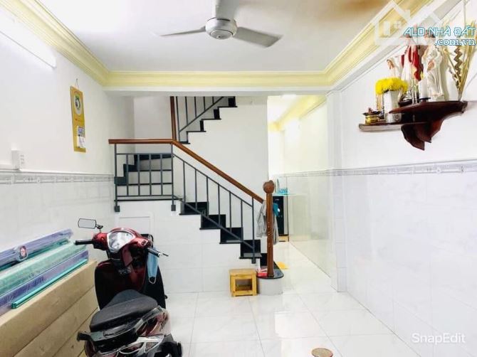 Nhà full nội thất Nguyễn Tiểu La, 3 Lầu ST, 3PN 3WC, 3.2x10m, 15 Triệu