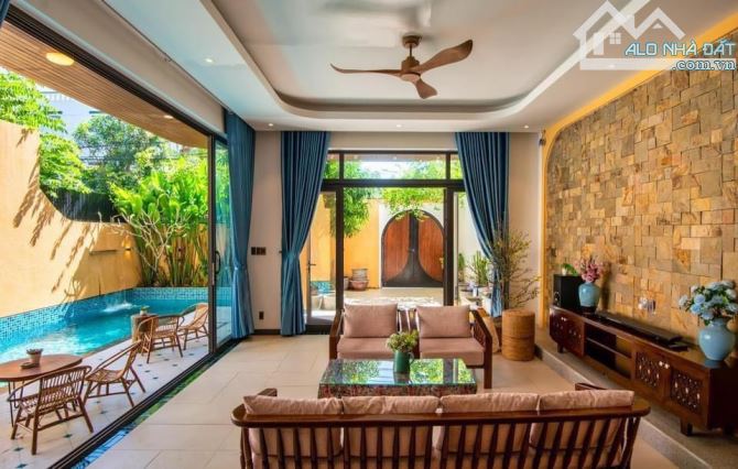 Bán nhà 3 tầng, mặt tiền Trần Cao Vân, Gần Lê Độ, dt 105m2 (ngang 5m4), Giá 11.5 Tỷ