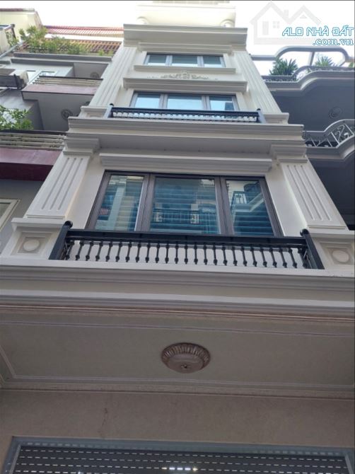 Bán nhà phố Ngọc Hà, ngõ rộng, thoáng sáng, 30m2 ,  MT4m,  5 tầng mới, đẹp, hiện đại.