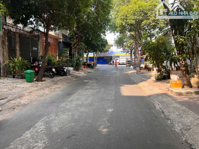 Bán nhà Nguyễn Xí, Bình Thạnh 95m² trệt lầu, giá chỉ 10,9 tỷ, hẻm xe hơi Tránh.