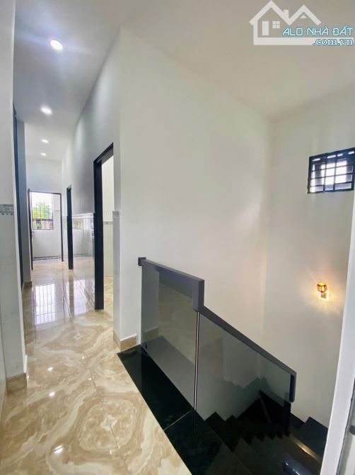 Bán nhà 2 tầng đẹp mặt tiền nhựa Trần Thị Bốc Hóc môn ngang 4m hơn 5 tỷ