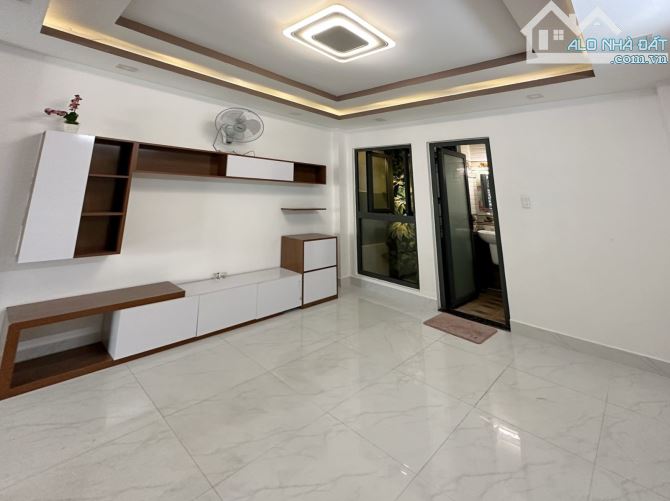 Bán nhà mặt tiền khu Bàu Cát Tân Bình - 5 tầng 60m2 chỉ 9 TỶ 6.