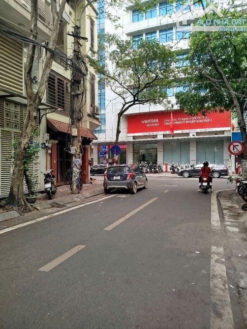Siêu hiếm! Phố Yên ninh cách 1 nhà ra phố, nhà đẹp, full nội thất, nhà 5 tầng, mt 4,1m, gi