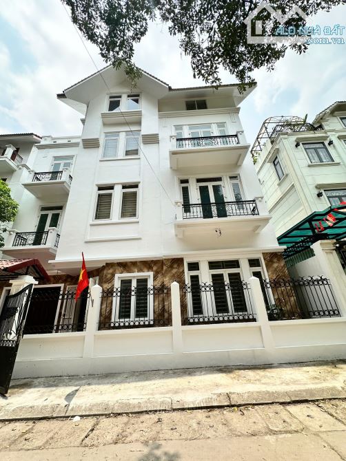 BIỆT THỰ VIP HX Làng Việt Kiều Châu âu  - 2 vỉa hè -  4 mặt thoáng,Nội Thất sang trọng