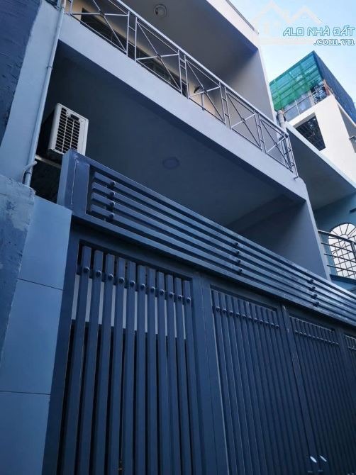 CHO THUÊ CĂN TỨ HẢI, 3 TẦNG 3 PN, GẦN TRƯỜNG CHỢ GIÁ CHỈ 14TR/THÁNG.