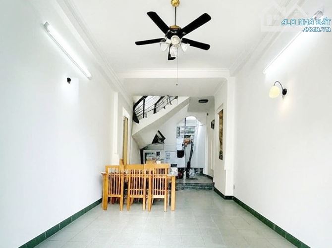 Cần cho thuê nhà 3 lầu 5 phòng hẻm xe tải Nguyễn Hữu Cảnh, Bình Thạnh