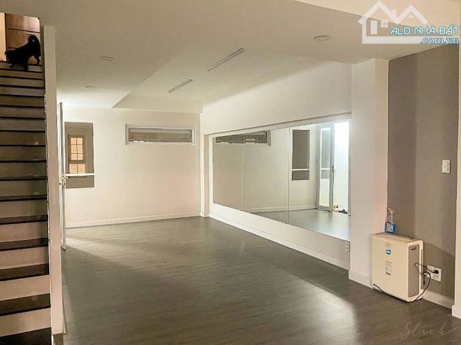 Hàng kín mới ra - 6x15m - trệt 2 lầu - ngay khu sân bay KT3 - Hoàng Hoa Thám giá chỉ 11.5
