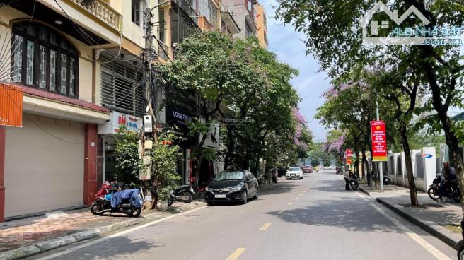 SIÊU HIẾM !  Ngang lớn 7,8mx15m2 -(114m2 )- 3 Tầng-Trần Quý Khoách, Q1. Giá 33 tỷ TL