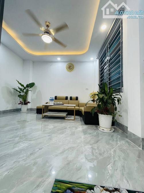 80M RA Ô TÔ TRÁNH , NGÕ NÔNG THOÁNG RỘNG , BA GÁC ĐỖ CỬA ,KHƯƠNG TRUNG THANH XUÂN 40M2 .