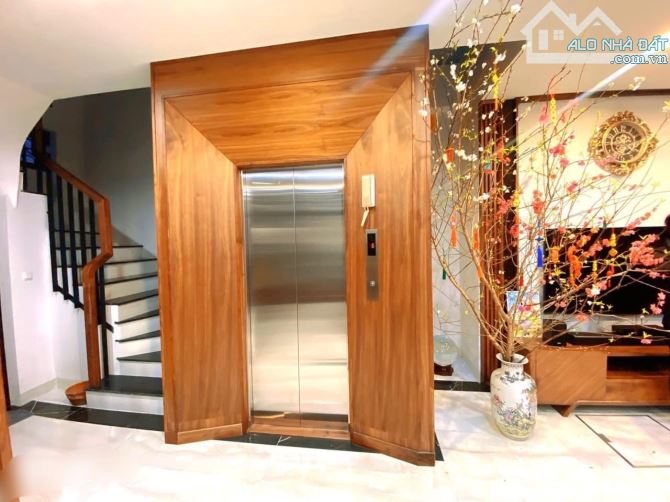 Bán nhà phố Ngọc Hà, ngõ rộng, 39m2 , MT4m,  7 tầng  đẹp, hiện đại, thang máy.