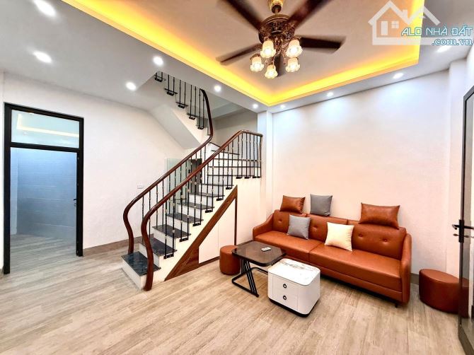 Hơn 6 tỷ có nhà đẹp lõi quận Đống Đa gần Văn Miếu Quốc Tử Giám 30mx4T