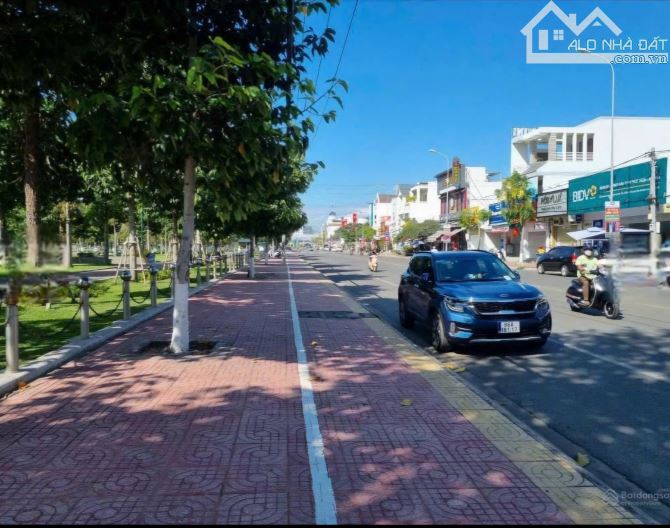 Cần bán 2 lô liền kề mặt tiền đường lớn Võ Văn Kiệt đối diện công viên gần siêu thị Lotte