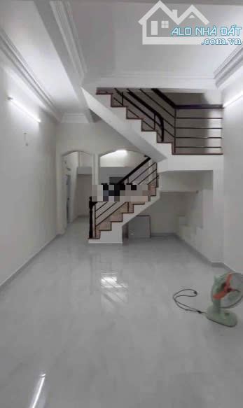 Hẻm 5m cách MT 3/2 Q10 chỉ 3 căn, dt 4x15m, trệt 2 lầu mới