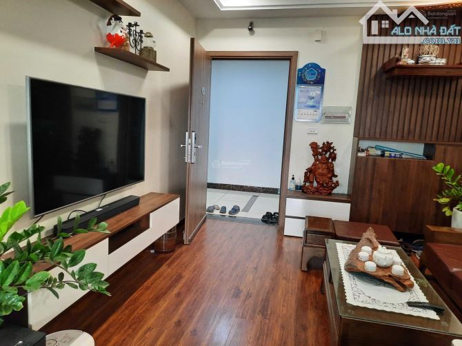 Hiếm! Căn 2 phòng ngủ - 176 Định Công, full nội thất 72 m2 giá 5.2 tỷ có TL