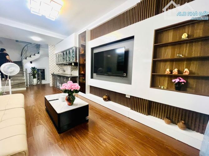 Bán nhà Xuân La,Tây Hồ -  oto vào nhà đẹp ở luôn ,S =30mx6 tầng  .Hàng độc chỉ 9 tỷ.
