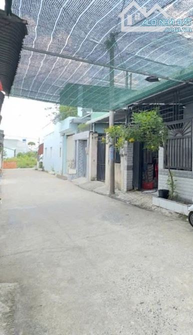 Cha mẹ già bán nhà 725 TRIỆU 4x20 ( 80m2 ) Chợ Thới Tứ Hóc Môn, Sổ hồng riêng sang tên
