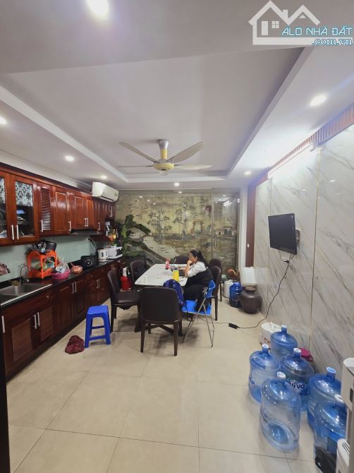PHÂN LÔ ÔTÔ TRÁNH NGUYỄN VĂN HUYÊN CẦU GIẤY 70M*5T chào 25 TỶ, KINH DOANH, NHÀ RẤT ĐẸP.