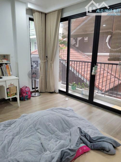 Nhà mặt ngõ Lạc Long Quân, Tây Hồ, lô góc hai thoáng, ngõ nông, 45m, 5 tầng, 12 tỷ.