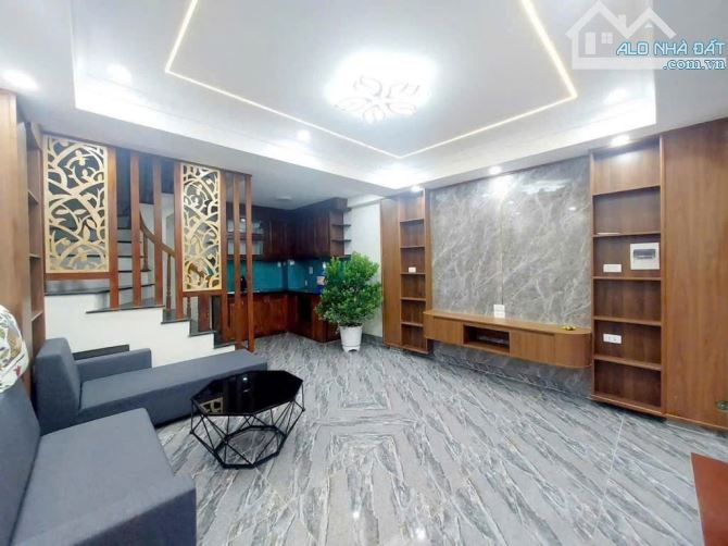 HƠN 6 TỶ . BÁN NHÀ ĐẸP LÔ GÓC PHỐ MINH KHAI - DT 32m2 , MT 4M X 5 TẦNG