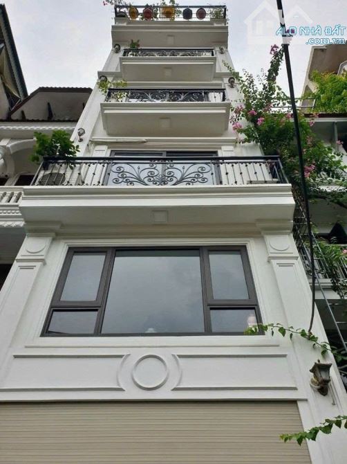 GẤP...Giảm mạnh 1,1 tỷ Chỉ Còn Quanh 15 Tỷ Siêu Phẩm 5 Tầng Mới Phân Lô Giếng Sen, Hà Đông