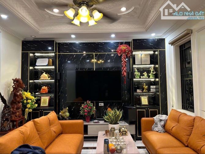 Bán nhà 40m Sài Đồng - Long Biên, lô góc, khu trung tâm sầm uất nhất phường