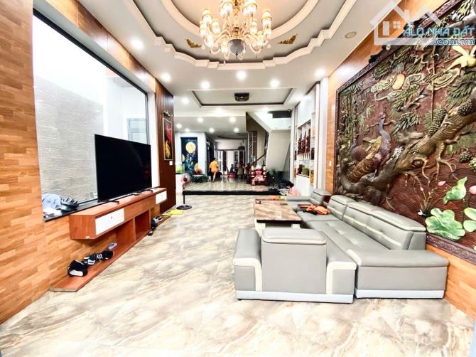 Bán nhà 4 tầng BTCT, 131m², nở hậu, Hẻm nhựa 8m có lề, 11.4 tỷ, Bình Tân