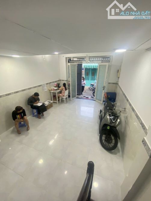Nhà rộng ô tô đỗ cửa, Phú Thọ Hòa gần UB Quận, 3.9 tỷ