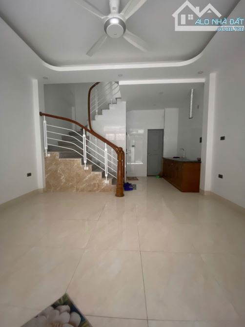 [Chủ đi Mỹ định cư] Siêu Phẩm Định Công Thượng - Ô Tô Đỗ Cửa, Gần Mặt Phố - Giá 7.55 Tỷ