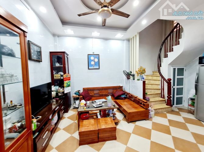 1 nhà ra ô tô, ngõ thông tứ phía, nhà dân xây 5T, DT 36m2m Mt 5m, giá 6,5 tỷ