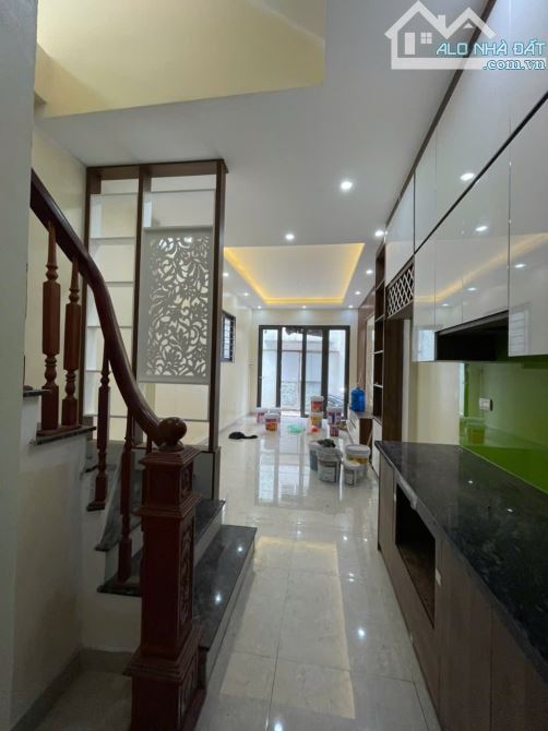 - Bán nhà đường Trần Cung, sát phố, nội thất xịn sò, 38m2, 8.95 tỷ.
