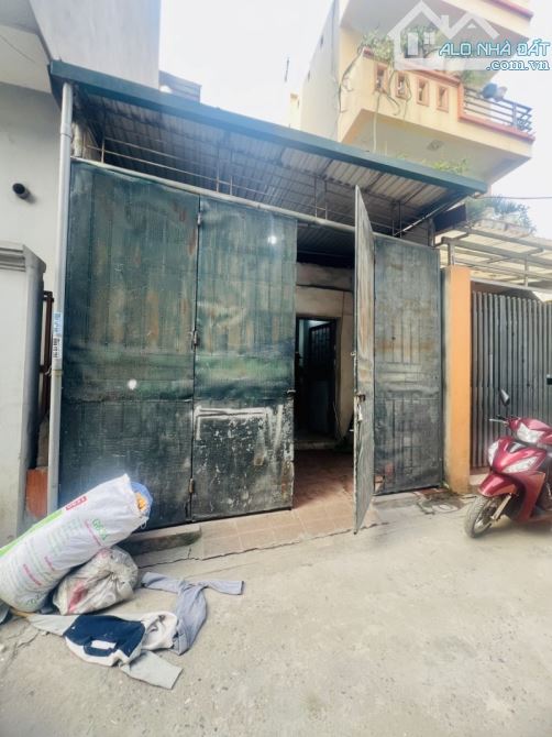 BÁN ĐẤT PHỐ TRẠM – 66M2 – OTO NGỦ TRONG NHÀ – CÓ NHÀ CẤP 4 – GIÁ 12.7 TỶ