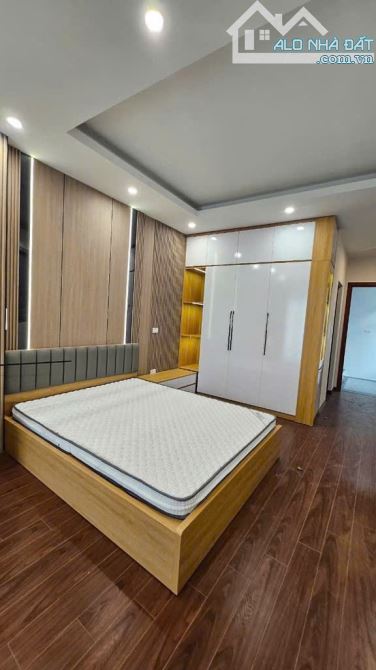Bán nhà mới xây 5 tầng, đủ nội thất- lô góc - ô tô vào nhà - tại Trâu Quỳ, Gia Lâm