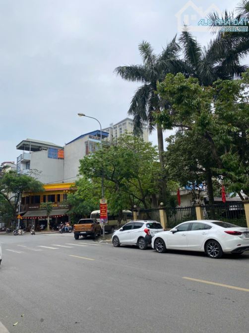 Lô góc, ô tô đỗ cửa, đường 19/5, Văn Quán, Hà Đông, Hà Nội